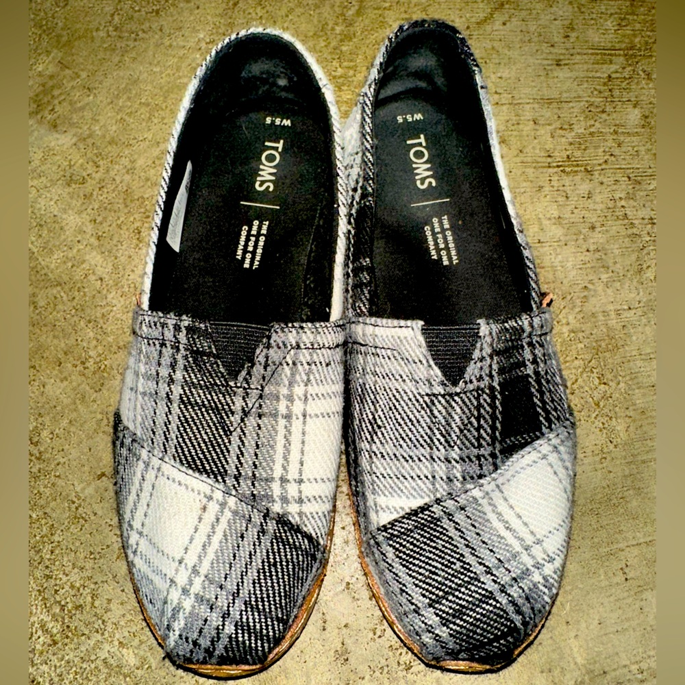 Black & white plaid Tom’s Original size 5.5